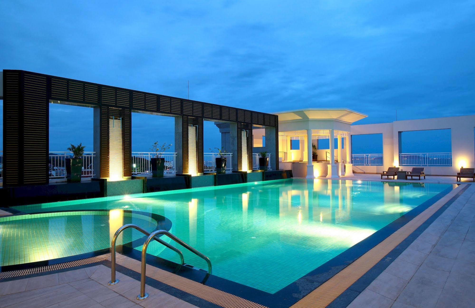 Cape Racha Hotel Si Racha Exterior foto